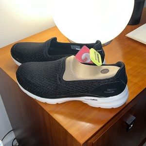 Women’s Skechers Slip on Black Sneakers. NWT!!!